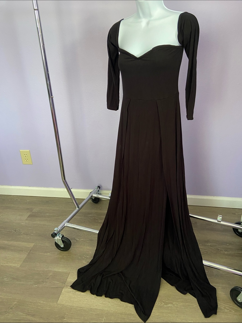Black Long-Sleeve Sweetheart Neck Maxi Dress